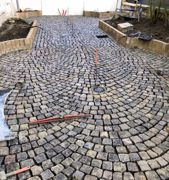 Dallé en pavé granite avec terrassement à Villiers-le-Bel